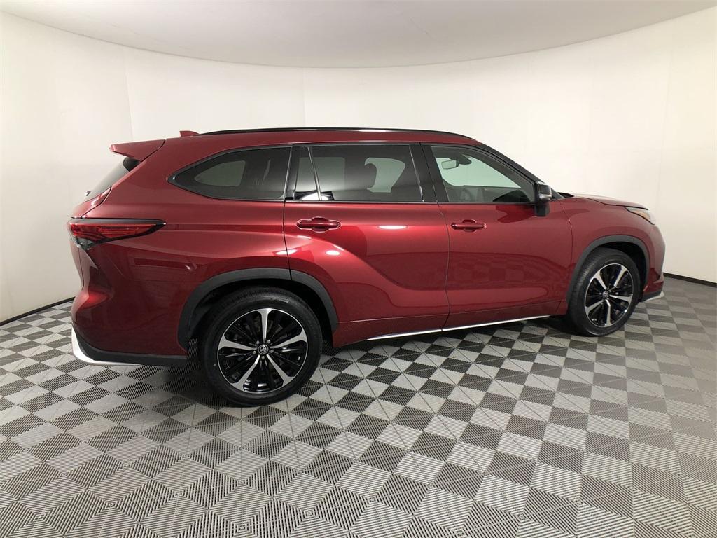 used 2022 Toyota Highlander car, priced at $35,298