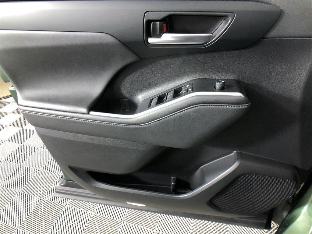 used 2024 Toyota Highlander car, priced at $43,498