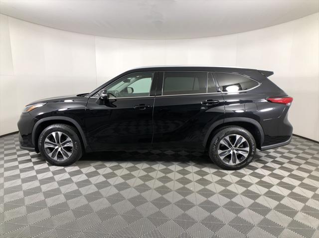 used 2022 Toyota Highlander car, priced at $33,998