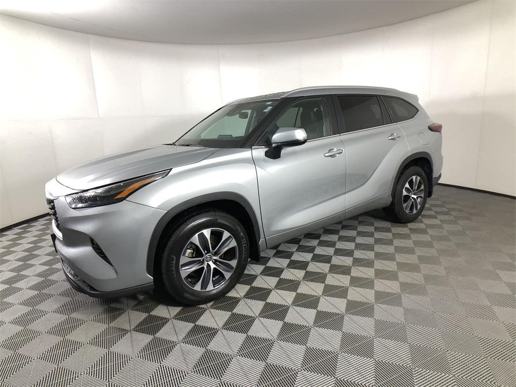 used 2024 Toyota Highlander car, priced at $43,598