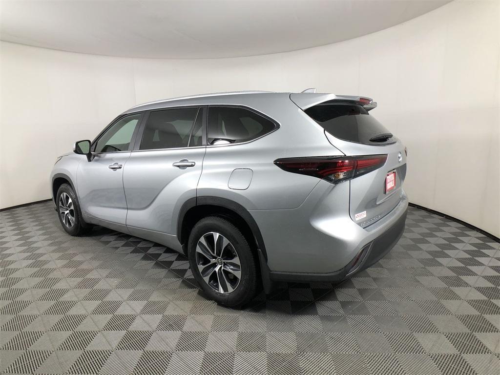 used 2024 Toyota Highlander car, priced at $43,598