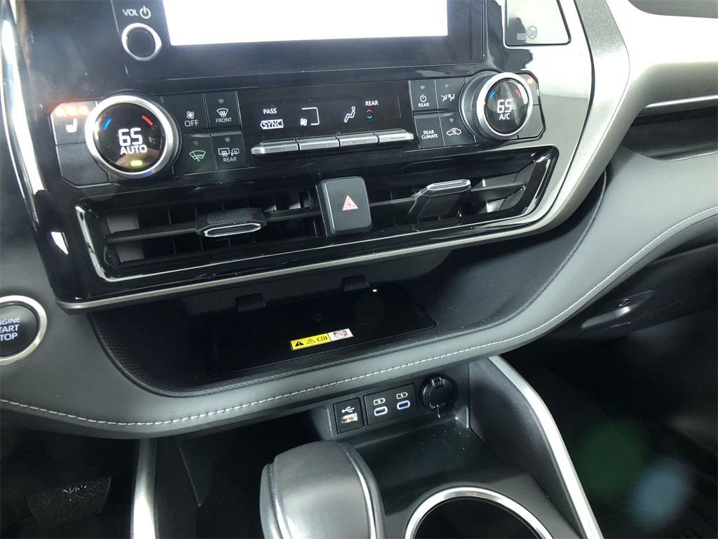 used 2024 Toyota Highlander car, priced at $43,598