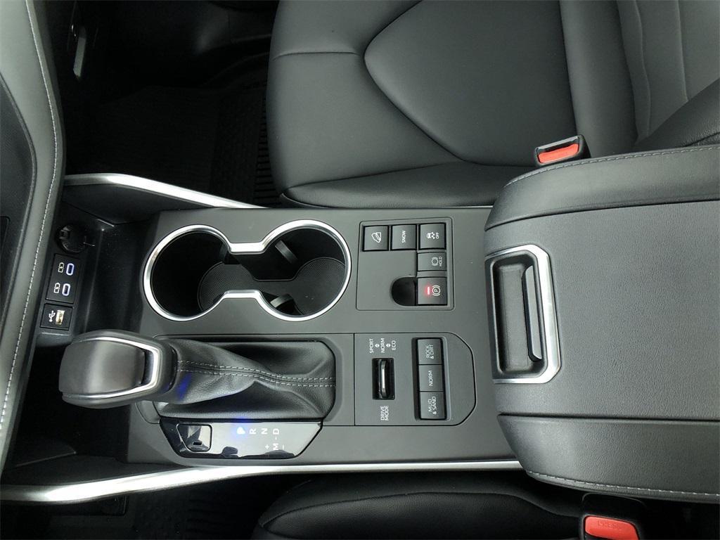 used 2024 Toyota Highlander car, priced at $43,598