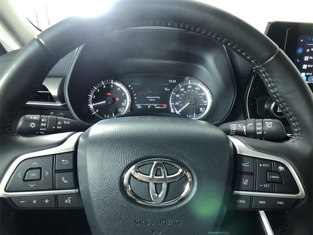used 2024 Toyota Highlander car, priced at $42,298