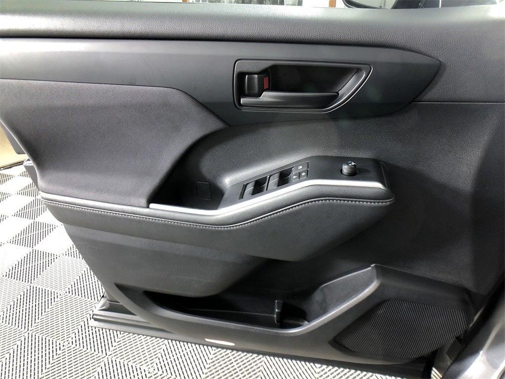 used 2024 Toyota Highlander car, priced at $42,298