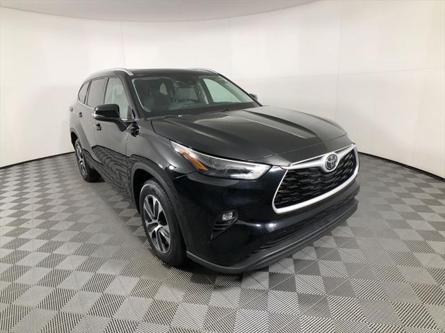 used 2022 Toyota Highlander car, priced at $33,698