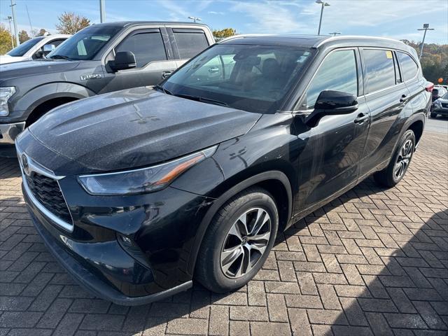 used 2022 Toyota Highlander car, priced at $33,698