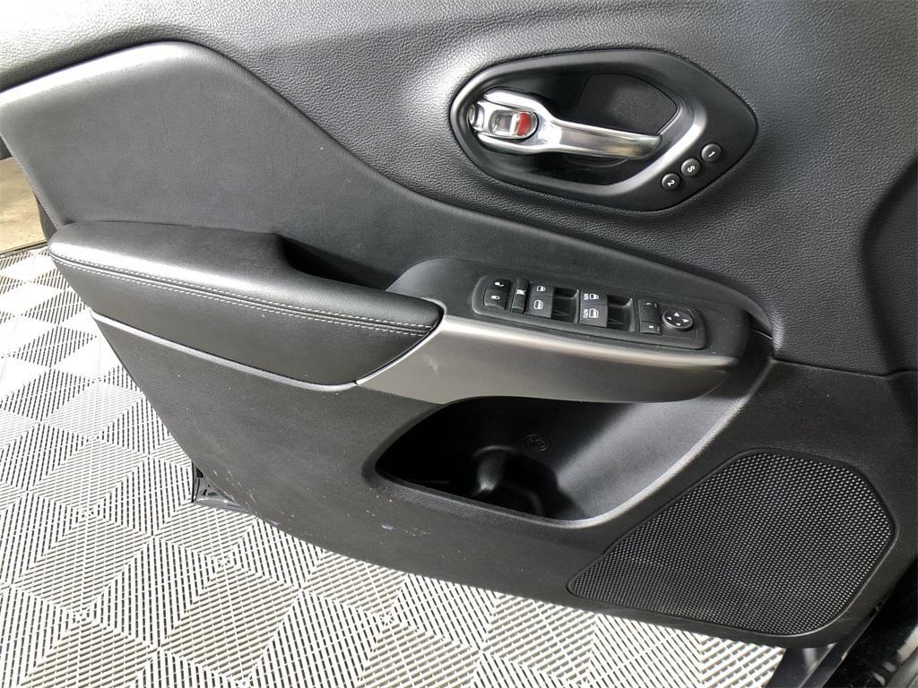 used 2022 Jeep Cherokee car, priced at $28,998