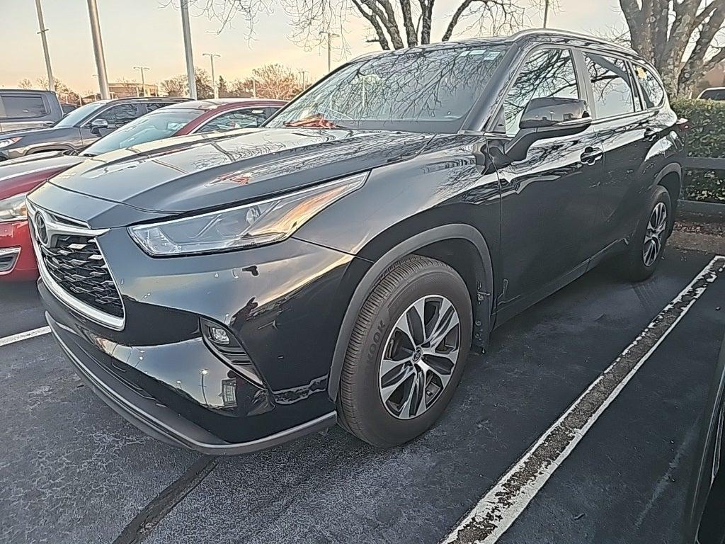 used 2024 Toyota Highlander car, priced at $39,998