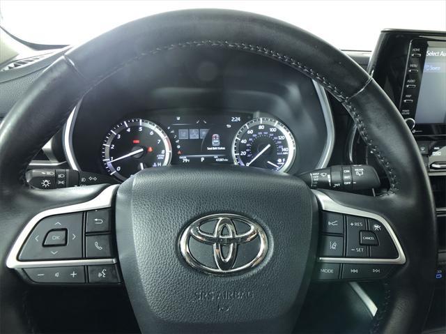 used 2022 Toyota Highlander car, priced at $37,498