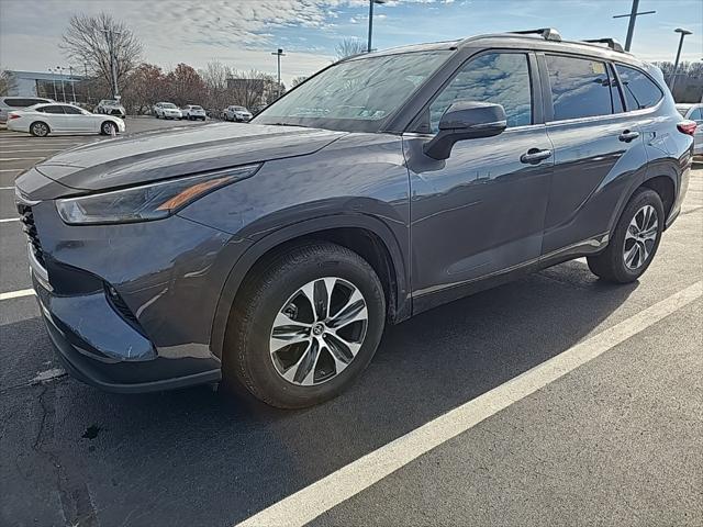 used 2023 Toyota Highlander car, priced at $38,998