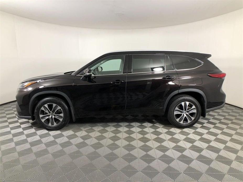 used 2022 Toyota Highlander car, priced at $34,798