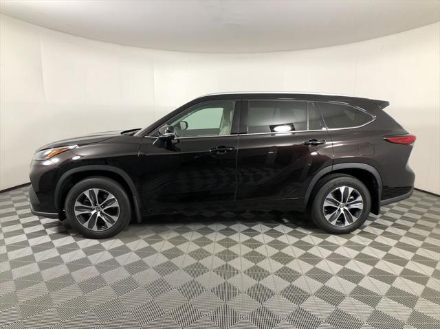 used 2022 Toyota Highlander car, priced at $40,998