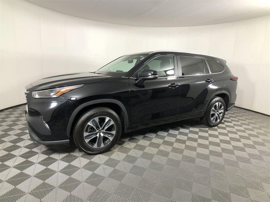 used 2024 Toyota Highlander car, priced at $38,998