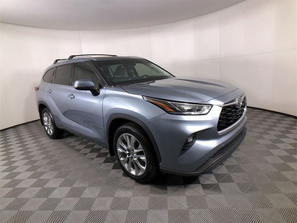 used 2023 Toyota Highlander car, priced at $37,998
