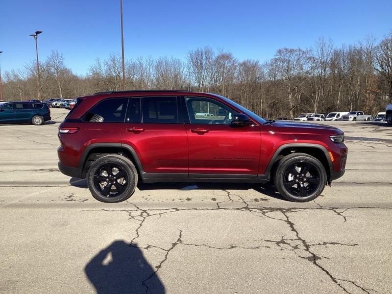 new 2025 Jeep Grand Cherokee car, priced at $41,176