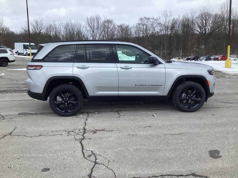 new 2025 Jeep Grand Cherokee car, priced at $43,270