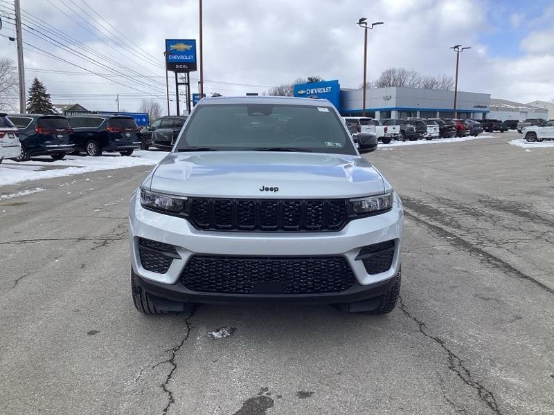 new 2025 Jeep Grand Cherokee car, priced at $43,270