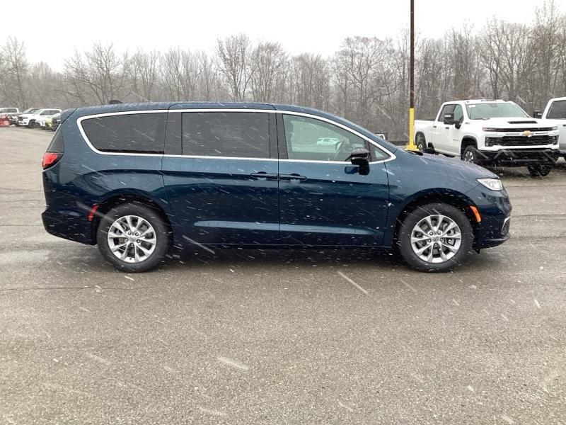 new 2025 Chrysler Pacifica car, priced at $45,415