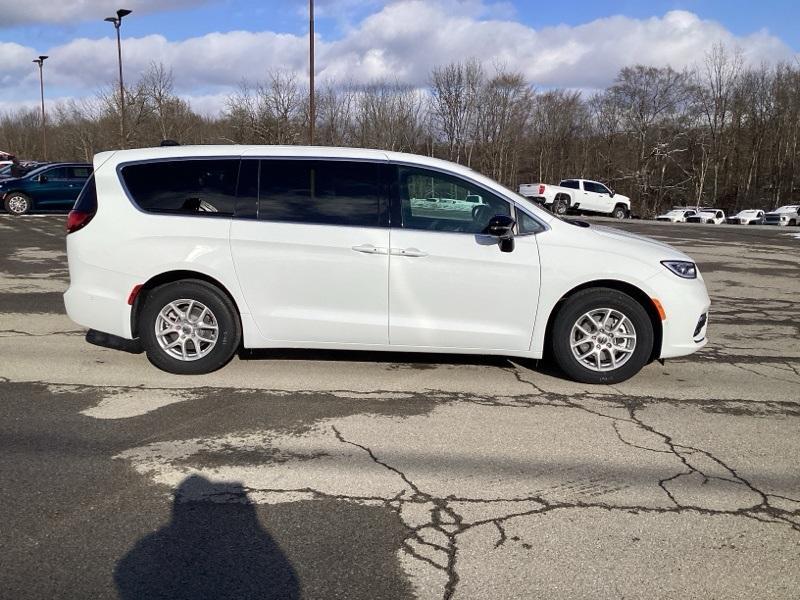 new 2025 Chrysler Pacifica car, priced at $41,925