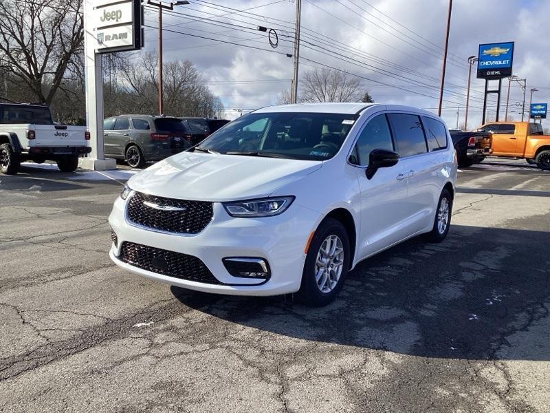 new 2025 Chrysler Pacifica car, priced at $41,925