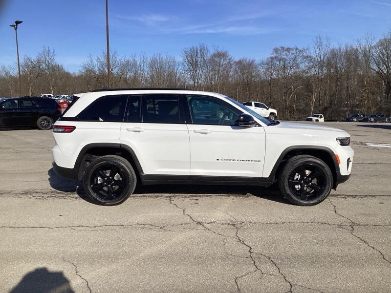 new 2025 Jeep Grand Cherokee car, priced at $41,395