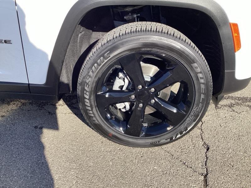 new 2025 Jeep Grand Cherokee car, priced at $41,395