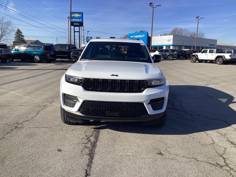 new 2025 Jeep Grand Cherokee car, priced at $41,395