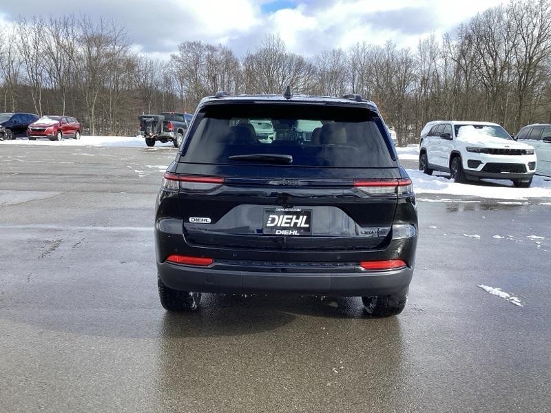 new 2025 Jeep Grand Cherokee car, priced at $45,180