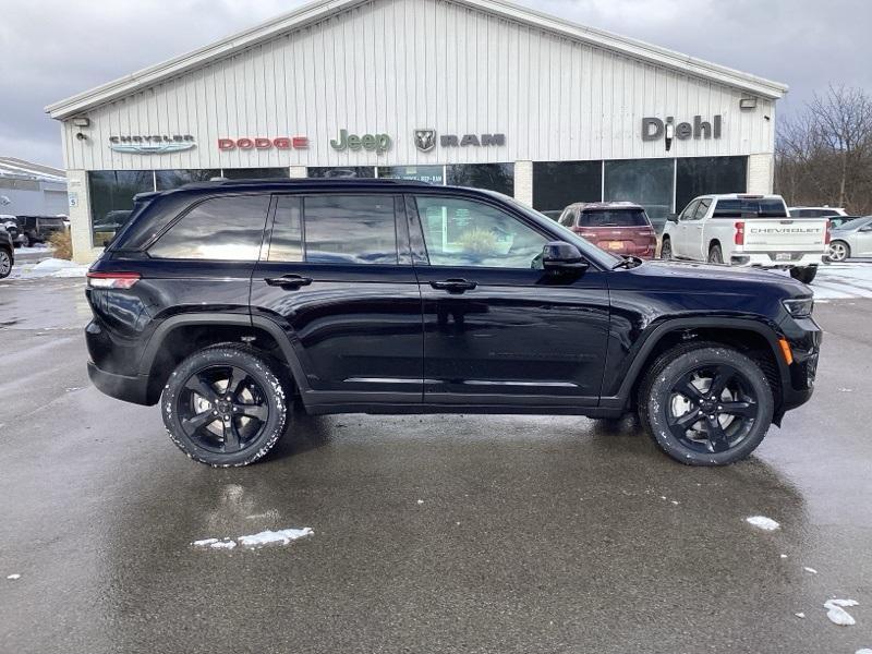 new 2025 Jeep Grand Cherokee car, priced at $45,180