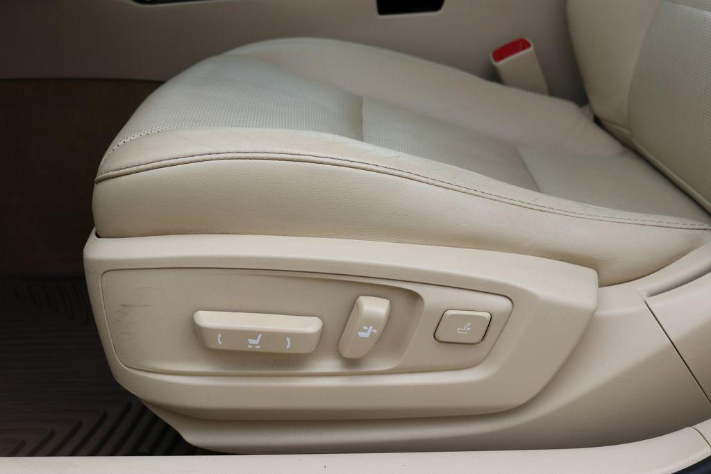 used 2013 Lexus ES 300h car, priced at $13,999