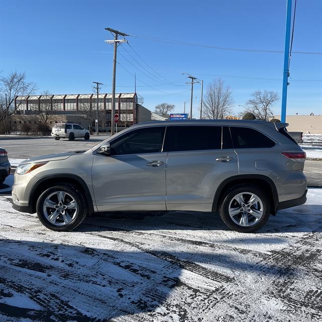 used 2015 Toyota Highlander car, priced at $21,490