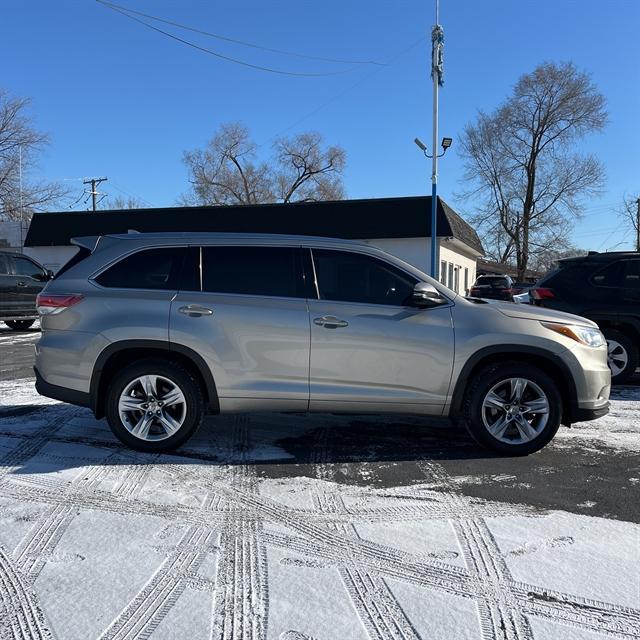 used 2015 Toyota Highlander car, priced at $21,490