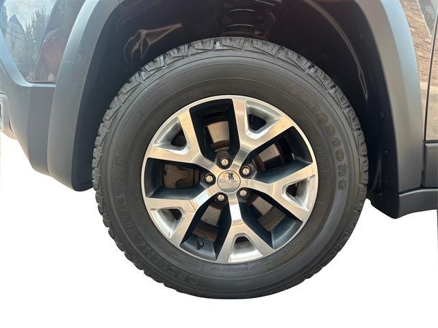 used 2015 Jeep Cherokee car, priced at $15,490