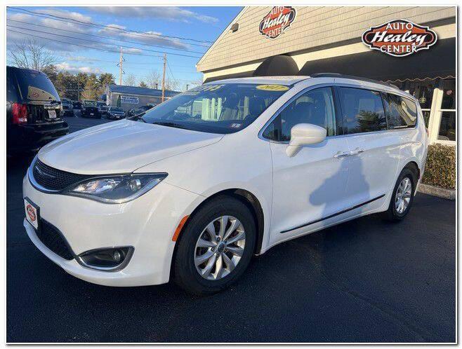 used 2017 Chrysler Pacifica car, priced at $13,995