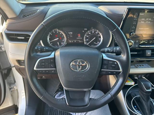 used 2022 Toyota Highlander car, priced at $35,300