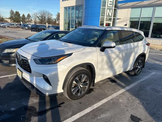 used 2022 Toyota Highlander car, priced at $35,300