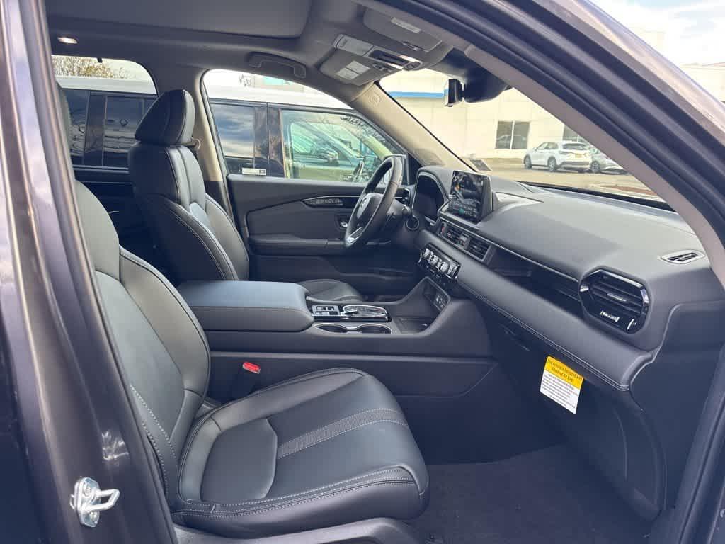 used 2025 Honda Pilot car, priced at $47,895