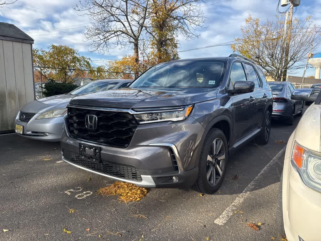 used 2025 Honda Pilot car, priced at $47,895