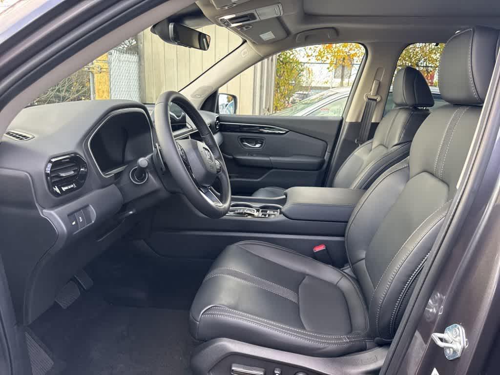 used 2025 Honda Pilot car, priced at $47,895