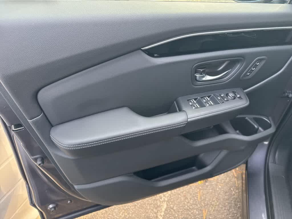 used 2025 Honda Pilot car, priced at $47,895