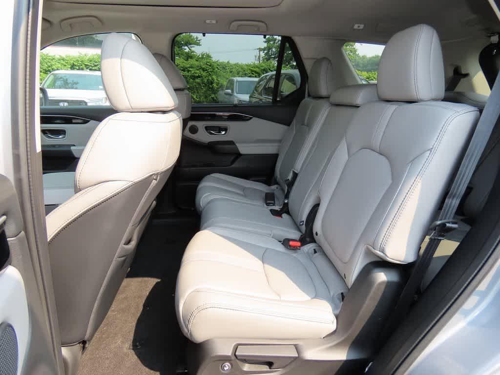 new 2025 Honda Pilot car, priced at $47,472