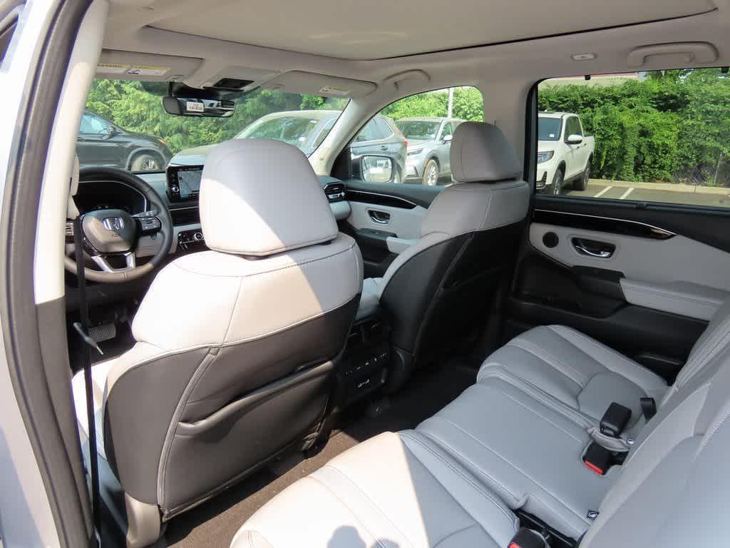 new 2025 Honda Pilot car, priced at $47,472
