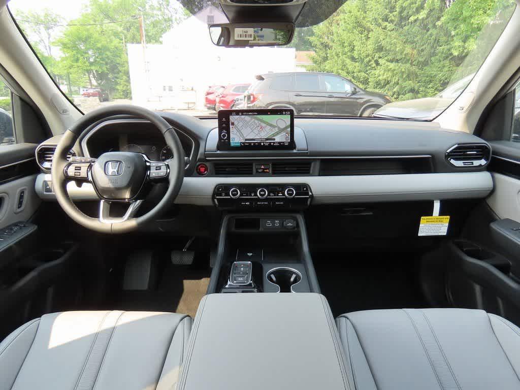 new 2025 Honda Pilot car, priced at $47,472
