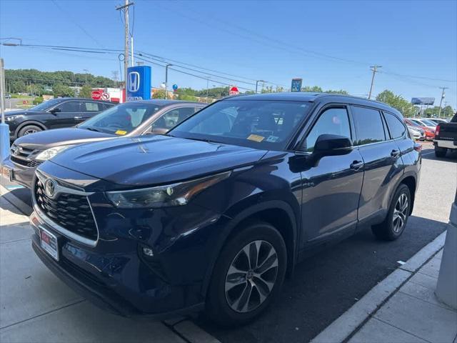 used 2022 Toyota Highlander car, priced at $39,677
