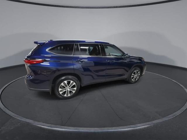 used 2022 Toyota Highlander car, priced at $38,440