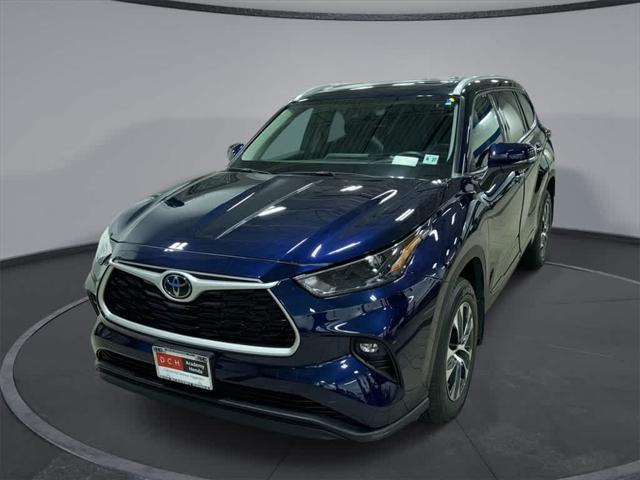 used 2022 Toyota Highlander car, priced at $38,440