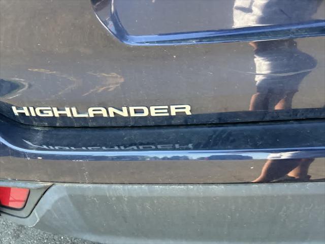 used 2022 Toyota Highlander car, priced at $39,677