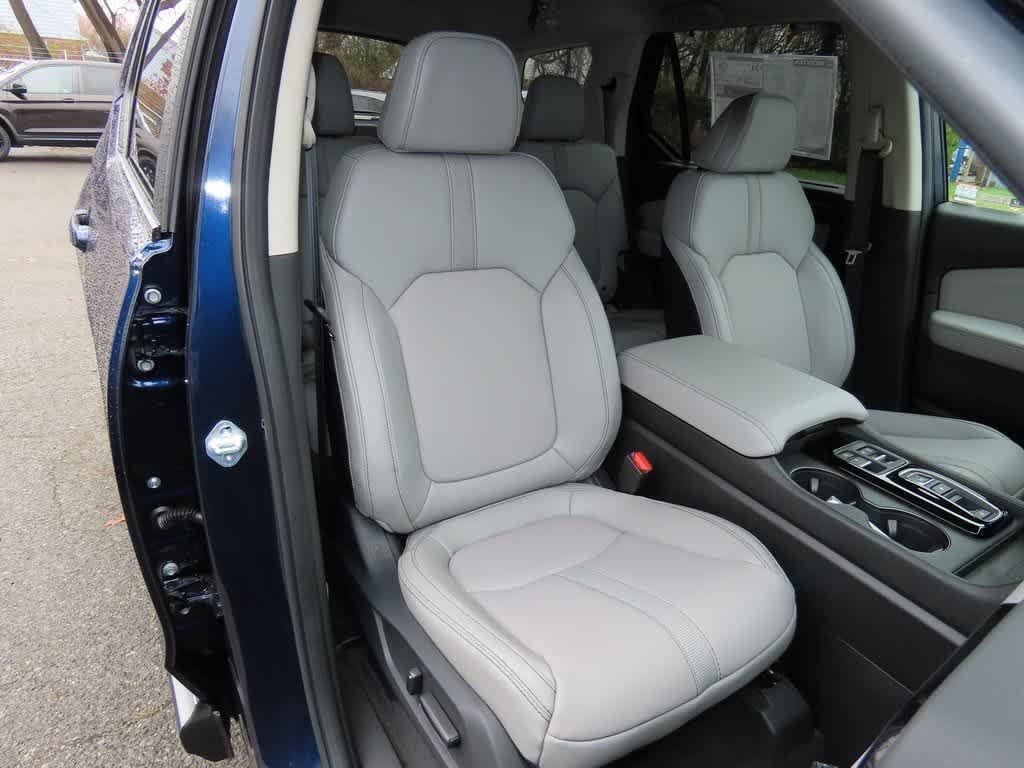 new 2025 Honda Pilot car, priced at $44,007