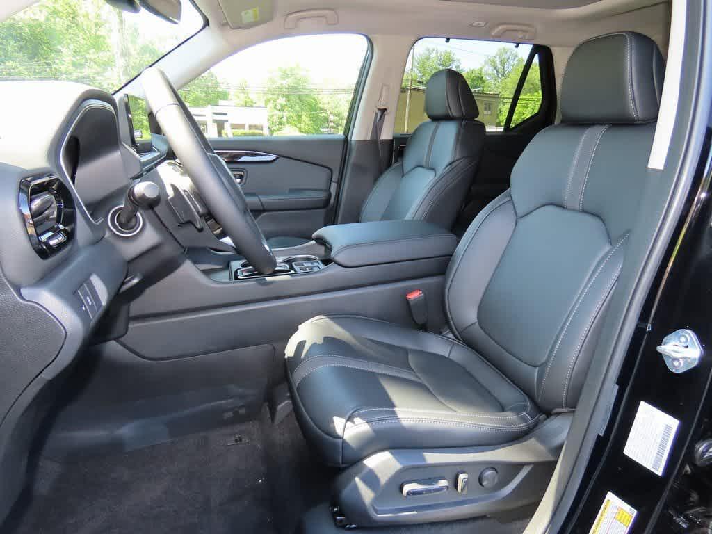 new 2025 Honda Pilot car, priced at $47,677